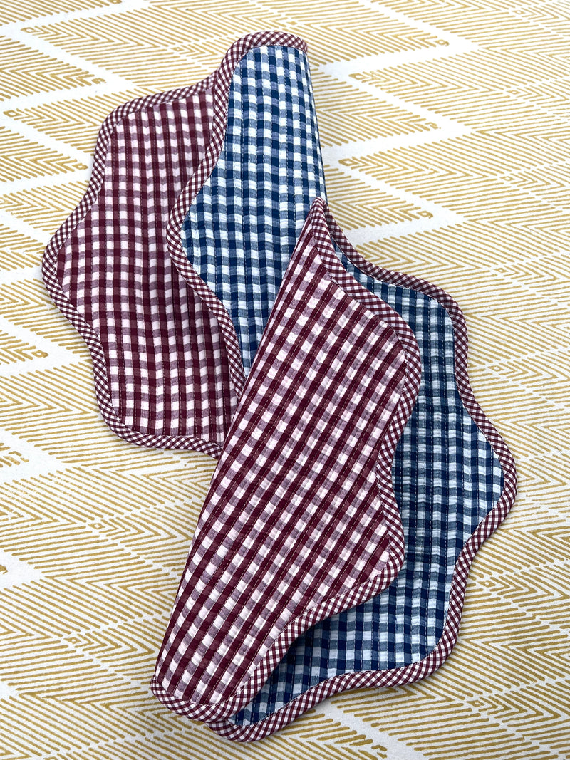 THE BREAKFAST GINGHAM SCALLOP PLACEMAT