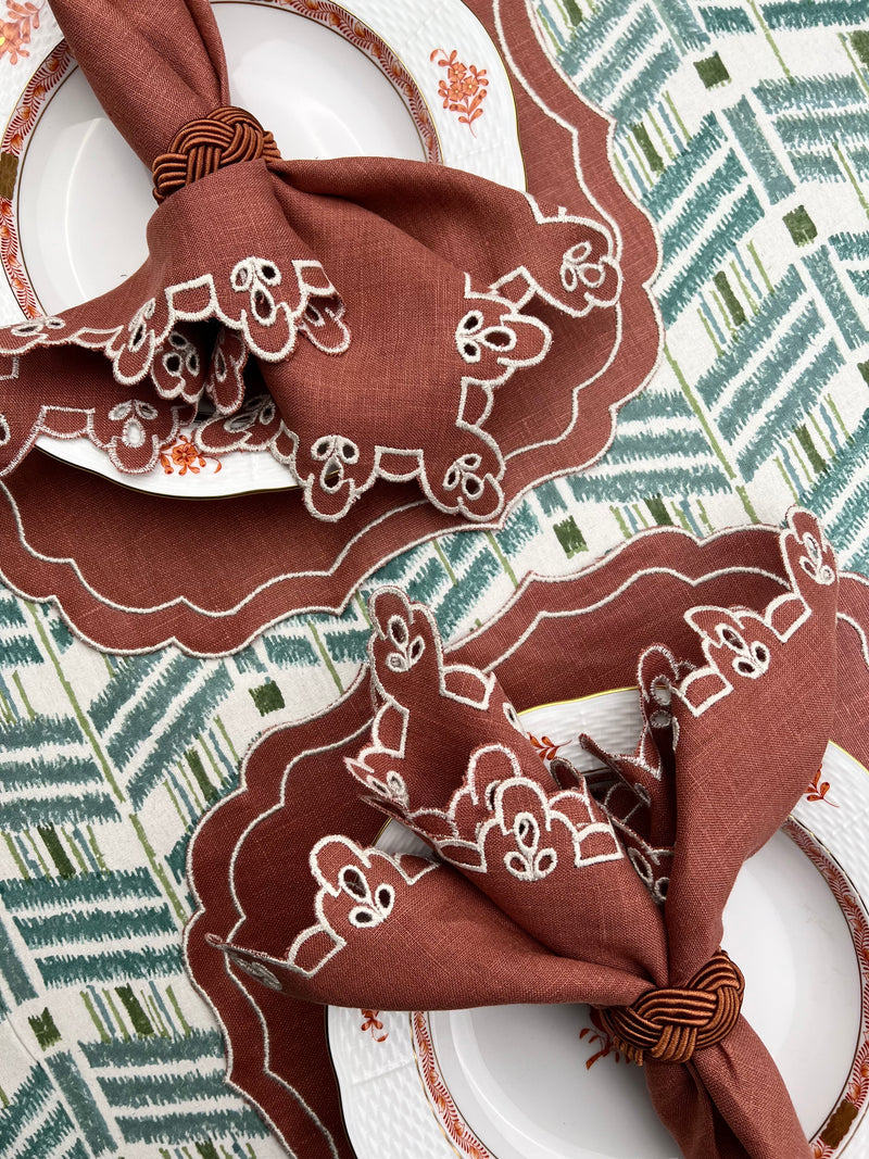 The ‘No Stain’ Scallop Set (Placemat & Napkin)