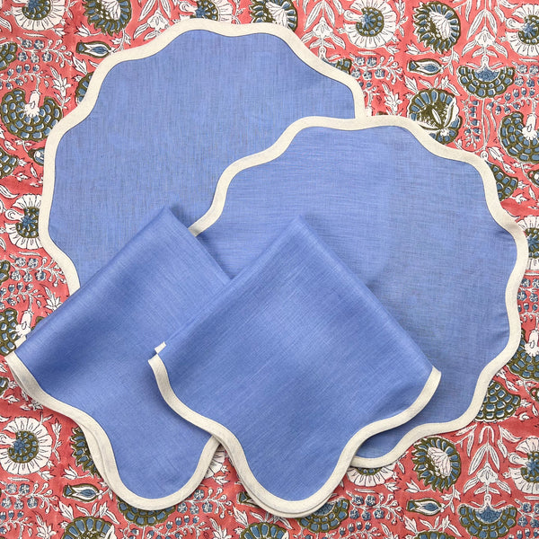 Gift Set: Fresh Blue & Ivory Scallop (2 placemats, 2 Napkins, 2 napkinrings)