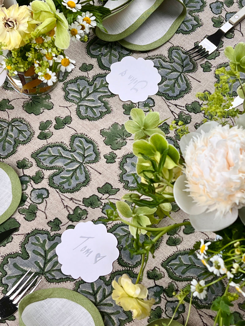 Luxury Place Cards - Scalloped Round