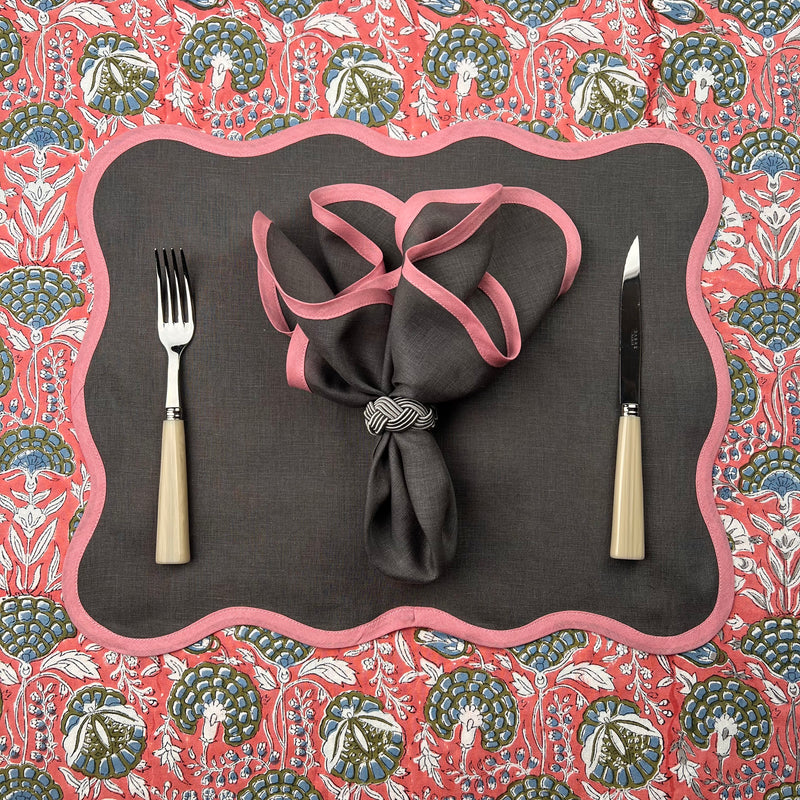 Gift Set: Grey & Pink Scallop Set (2 placemats, 2 Napkins, 2 napkinrings)