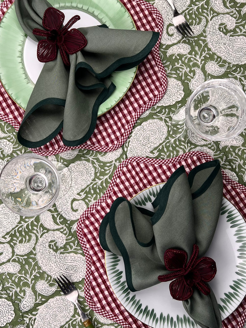 THE BREAKFAST GINGHAM SCALLOP PLACEMAT