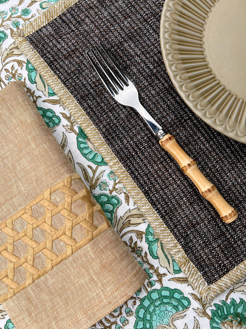 THE BREAKFAST TEXTURED LINEN PLACEMAT