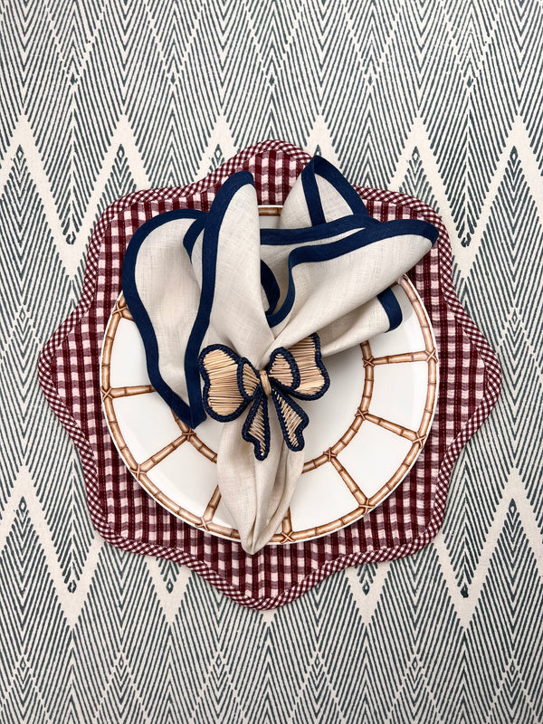 THE BREAKFAST GINGHAM SCALLOP PLACEMAT