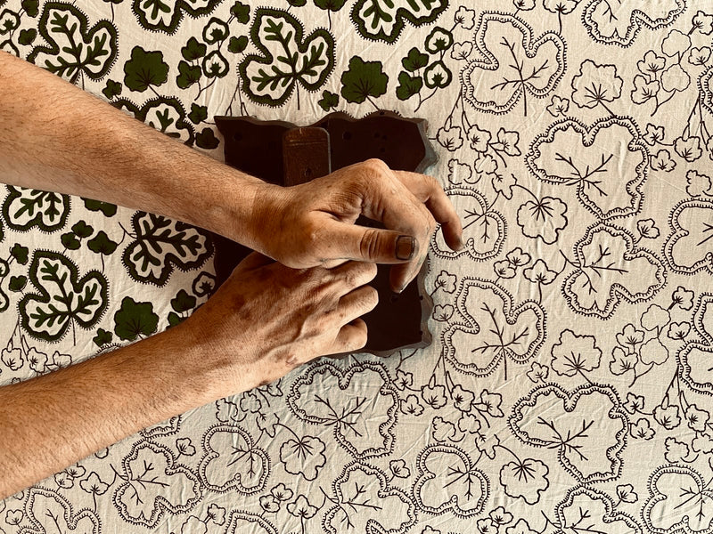’The Figue Leaf’ Tablecloth - Swedish Green - 100% linen, natural base