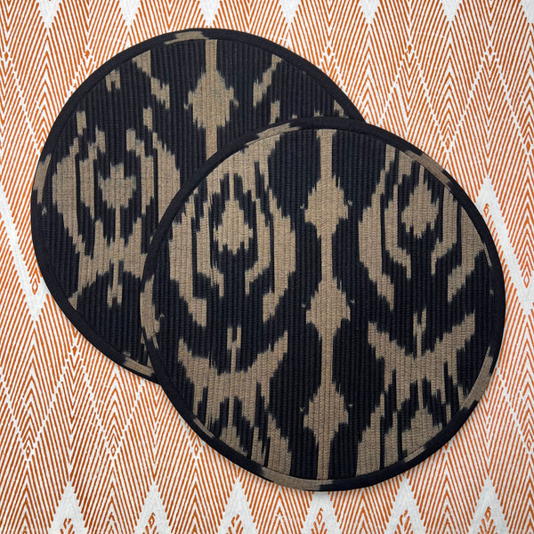 Curated Table Set: Black, Taupe & Ivory (round)