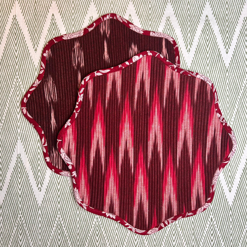 THE BREAKFAST IKAT SCALLOP PLACEMAT