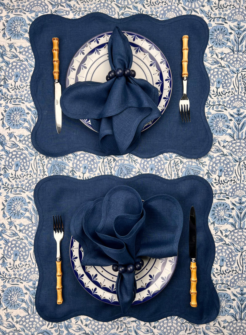 Gift Set: Blue Scallop (2 placemats, 2 Napkins, 2 Napkinrings