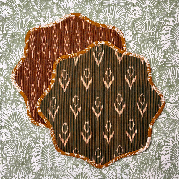 THE BREAKFAST IKAT SCALLOP PLACEMAT