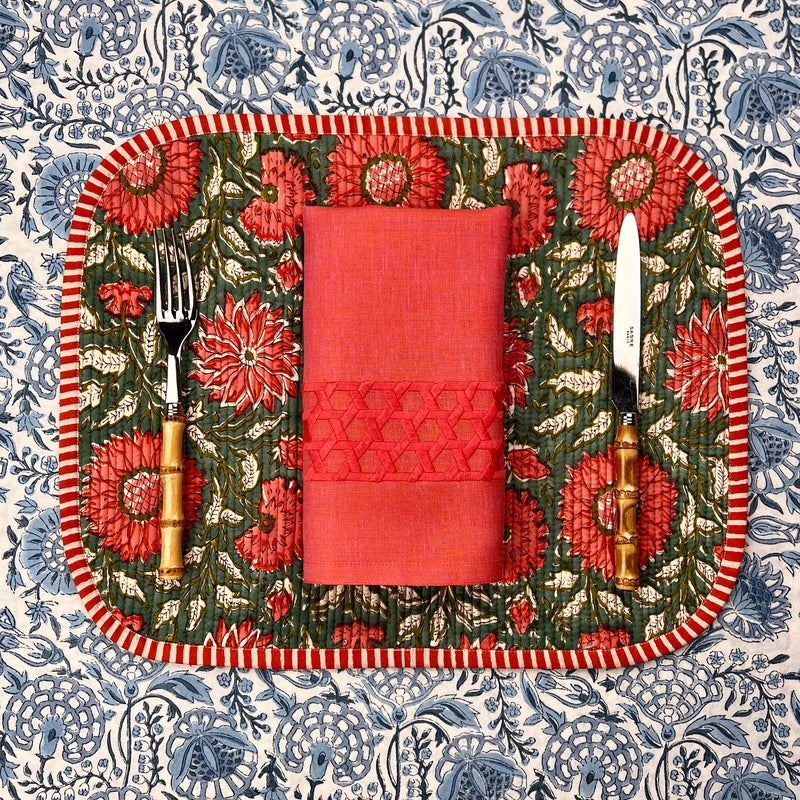 THE CURVED BREAKFAST PLACEMAT