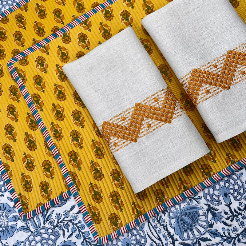 Gift Set: 2 Breakfast Placemats & 2 Zigzag Napkins in Mustard