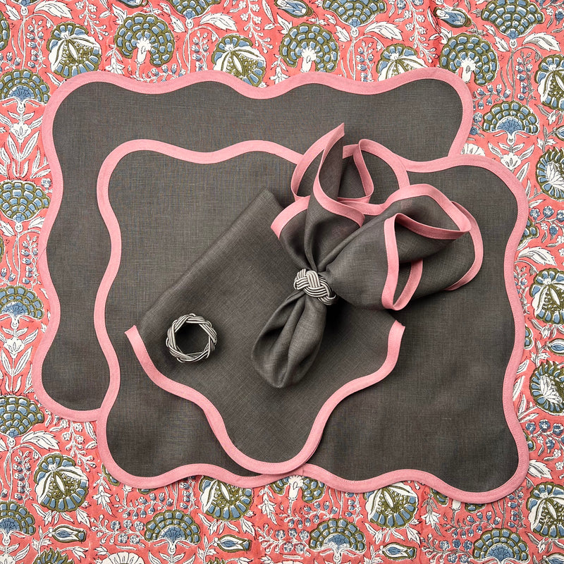 Gift Set: Grey & Pink Scallop Set (2 placemats, 2 Napkins, 2 napkinrings)