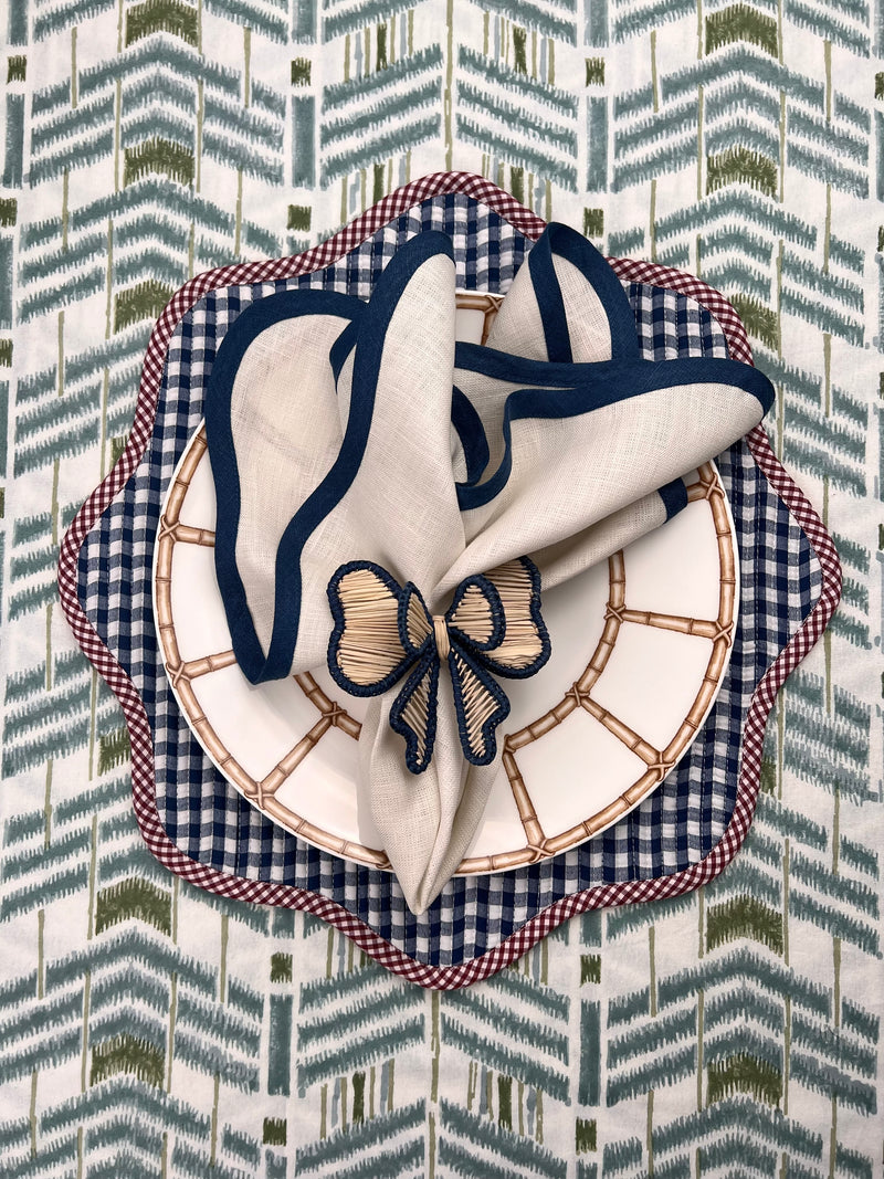 THE BREAKFAST GINGHAM SCALLOP PLACEMAT