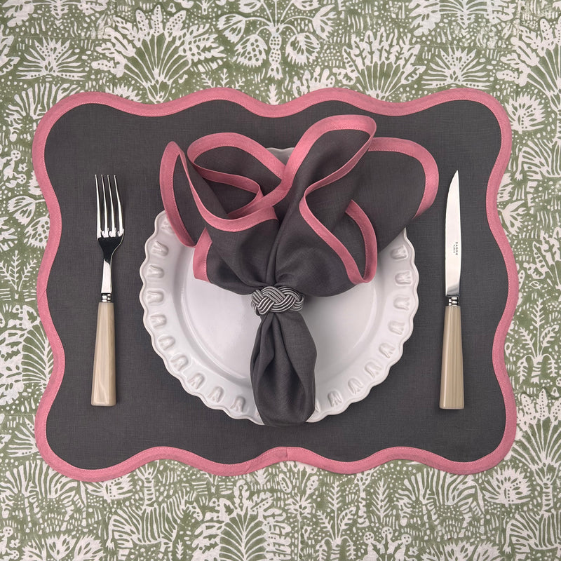 Gift Set: Grey & Pink Scallop Set (2 placemats, 2 Napkins, 2 napkinrings)