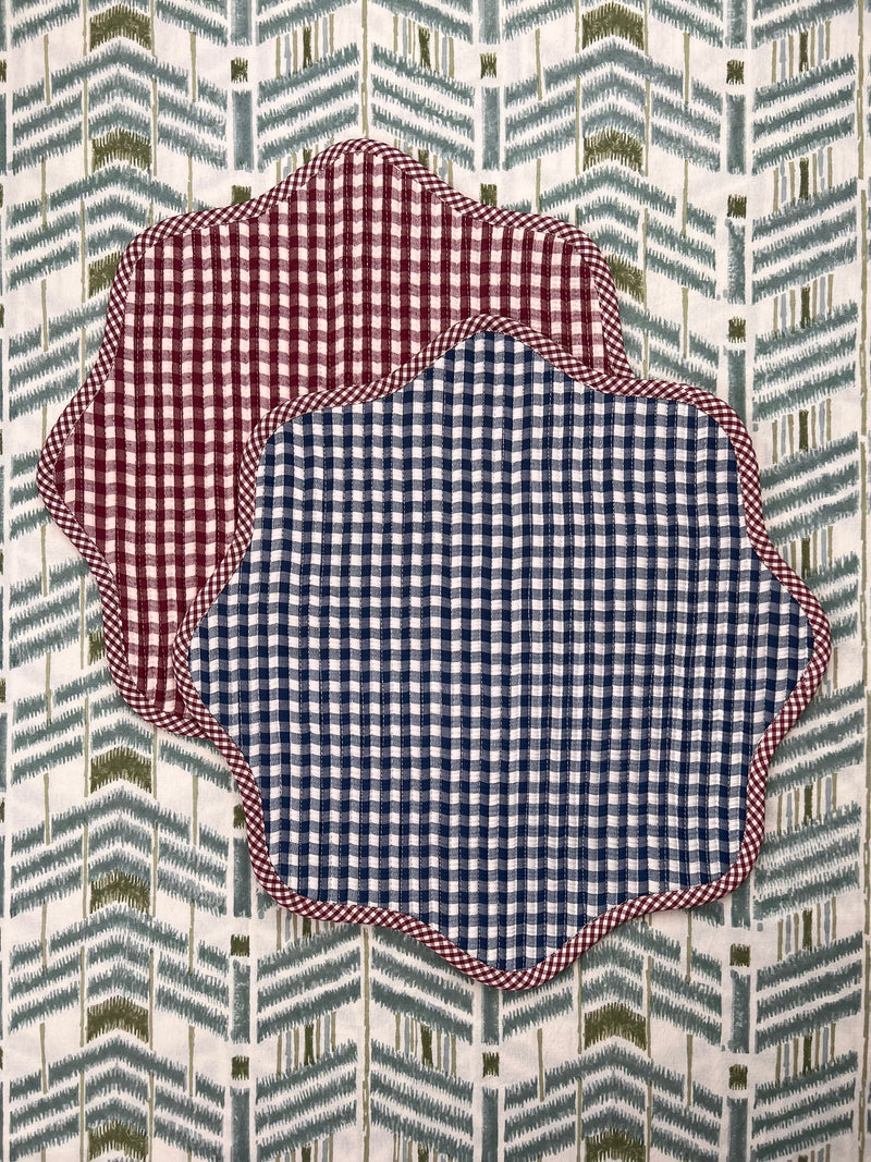 THE BREAKFAST GINGHAM SCALLOP PLACEMAT