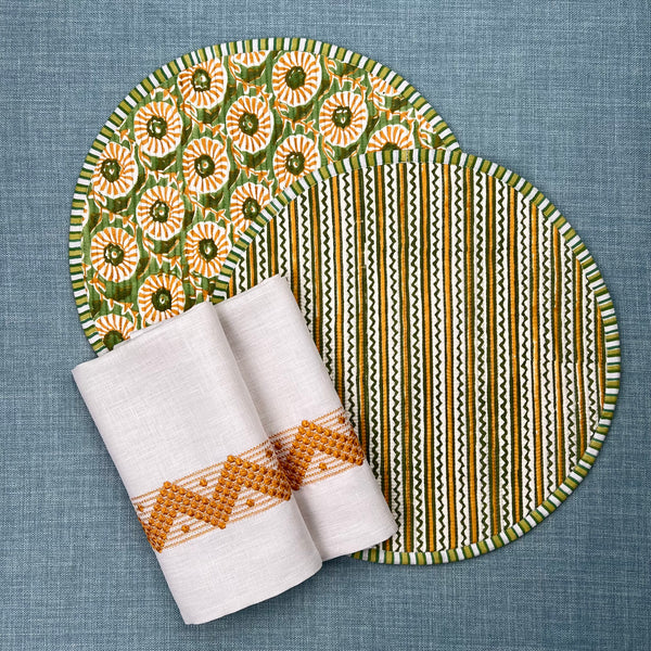 Gift Set: 2 Round Breakfast Placemats & 2 Zigzag Napkins in Mustard