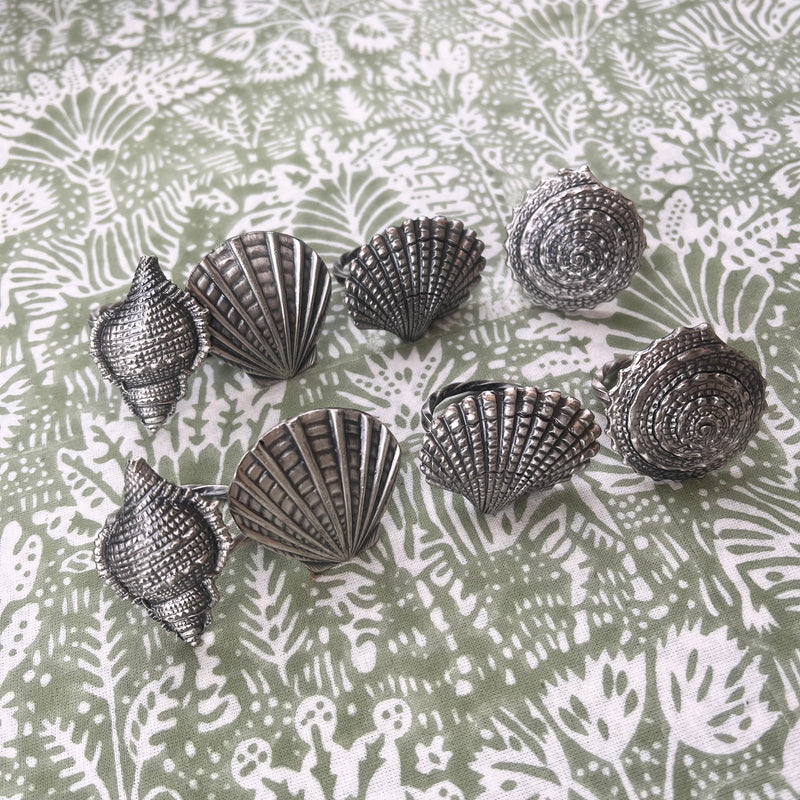 8 VINTAGE SHELL NAPKINRINGS