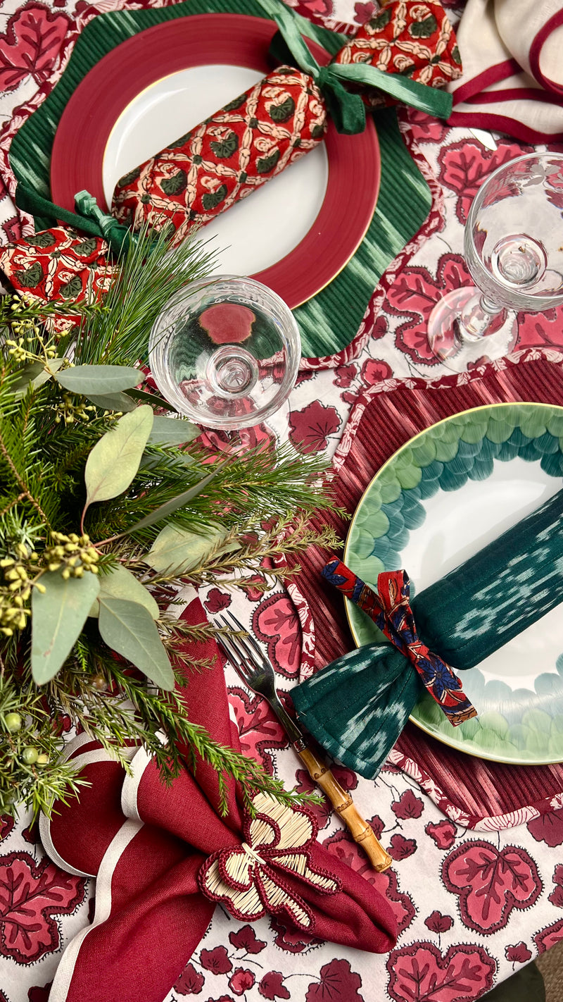 ’The Figue Leaf’ Tablecloth - Burgundy - White Cotton