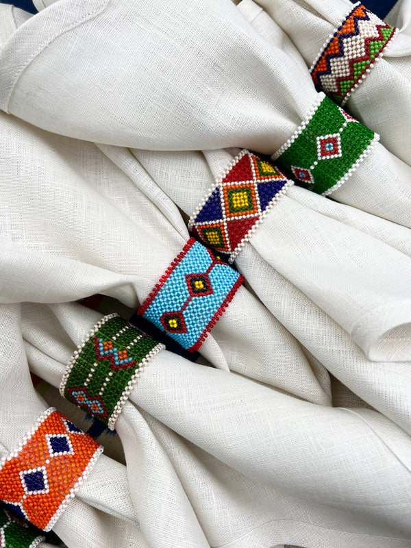 Enasoit Maasai Beaded Napkinrings & Scallop Napkin, Set of 8