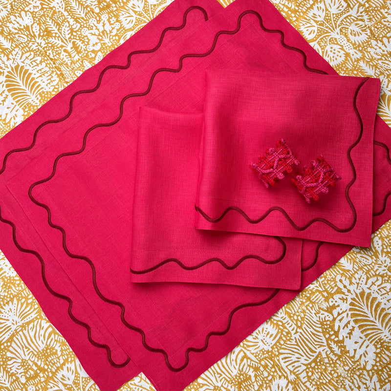 Gift Set: 2 Squiggle Placemats & 2 Napkins with Linen Loop Napkinrings.