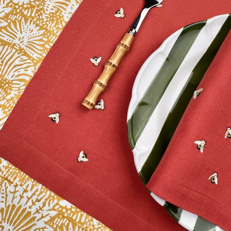 Gift Set: 2 Placemats & 2 Napkins in terracotta red with bees