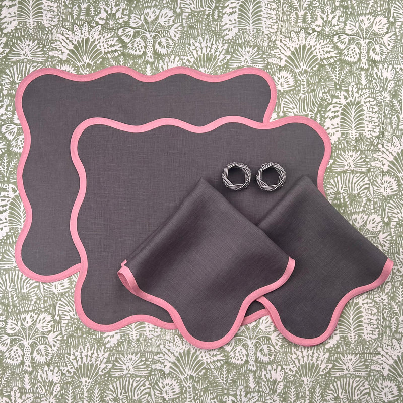 Gift Set: Grey & Pink Scallop Set (2 placemats, 2 Napkins, 2 napkinrings)