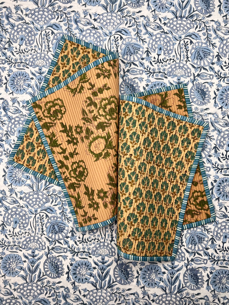 Gift Set: 2 Breakfast Placemats & 2 Zigzag Napkins in Green