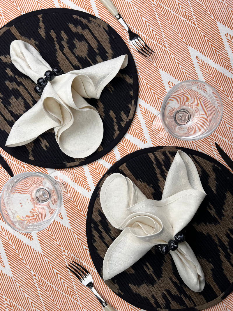 Curated Table Set: Black, Taupe & Ivory (round)