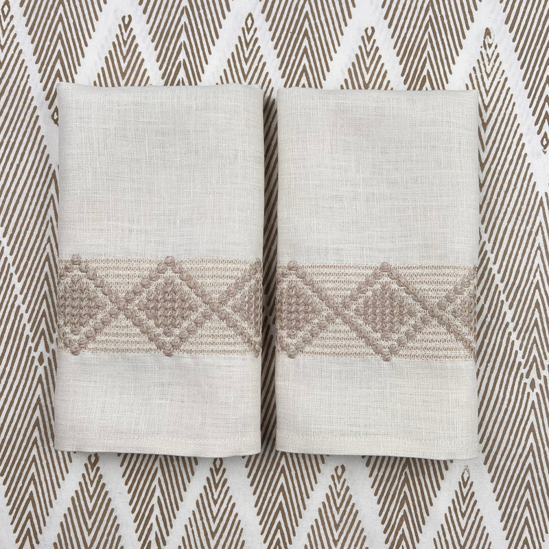 Curated Table Set: Ivory & White Scallop & Diamond Napkin