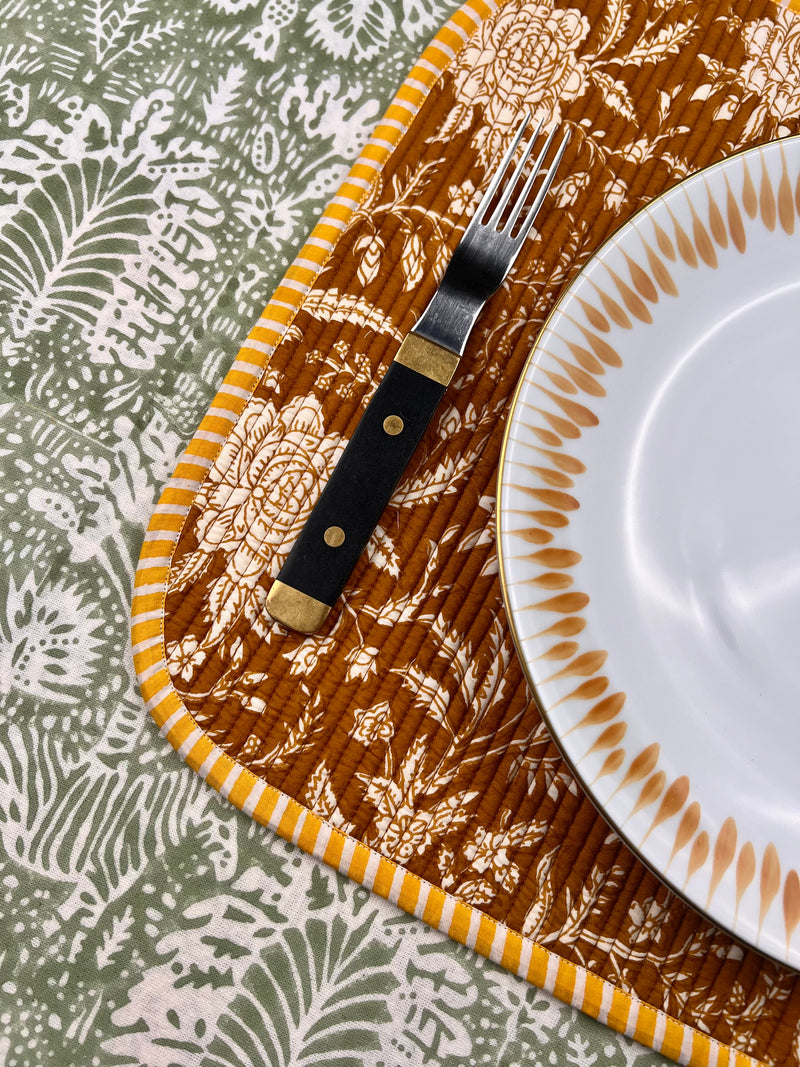 Table Set: Breakfast Placemat & Scalloped Napkin & Orb Napkinring Yellow Mustard Table Setting