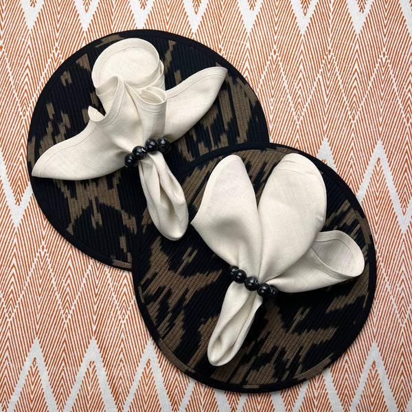Curated Table Set: Black, Taupe & Ivory (round)
