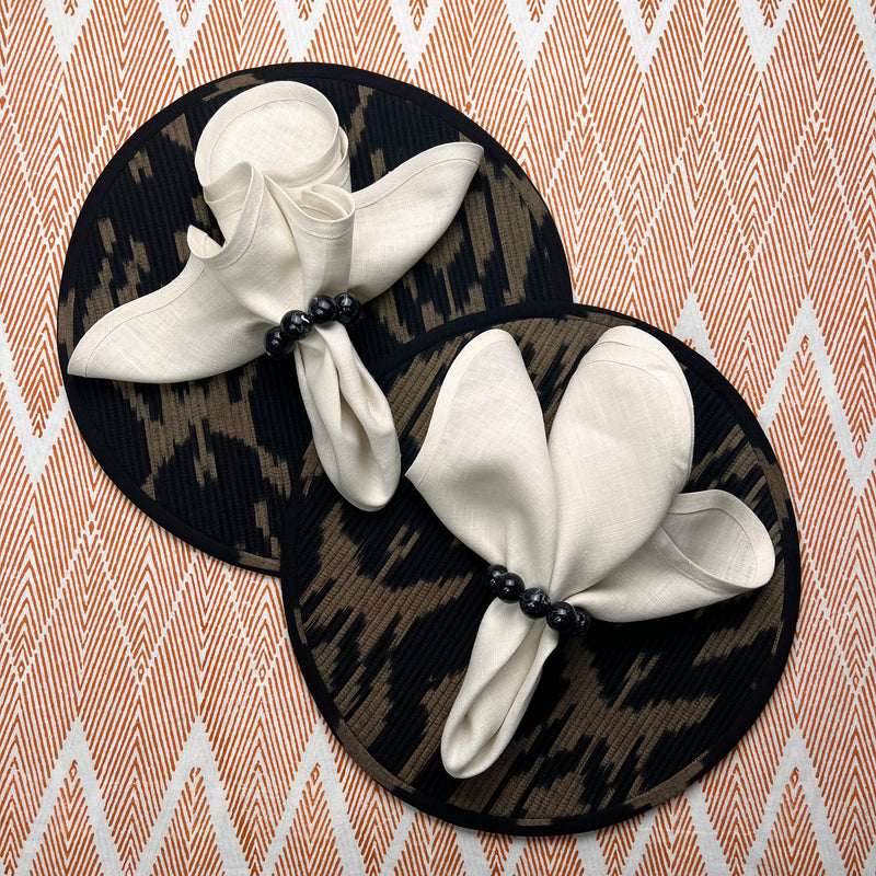 Curated Table Set: Black, Taupe & Ivory (round)