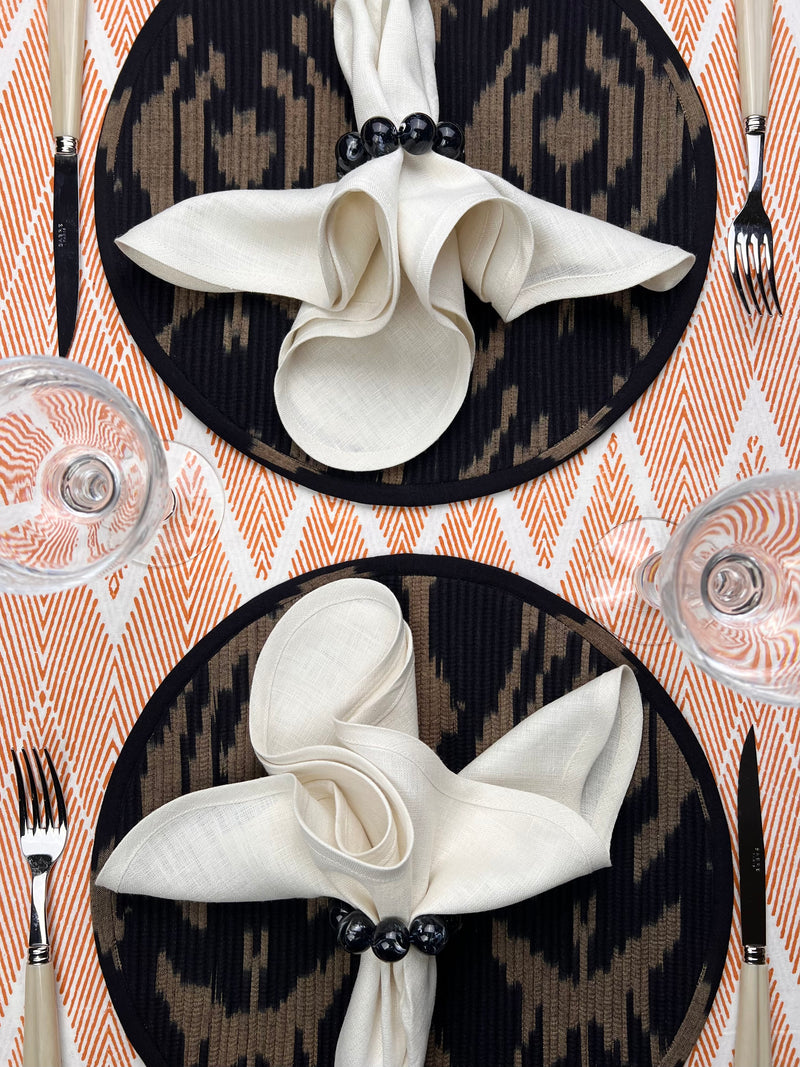 Curated Table Set: Black, Taupe & Ivory (round)