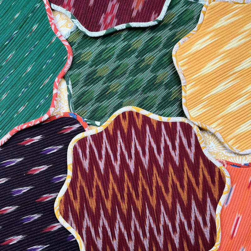 THE BREAKFAST IKAT SCALLOP PLACEMAT