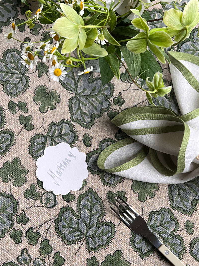 Luxury Place Cards - Scalloped Round