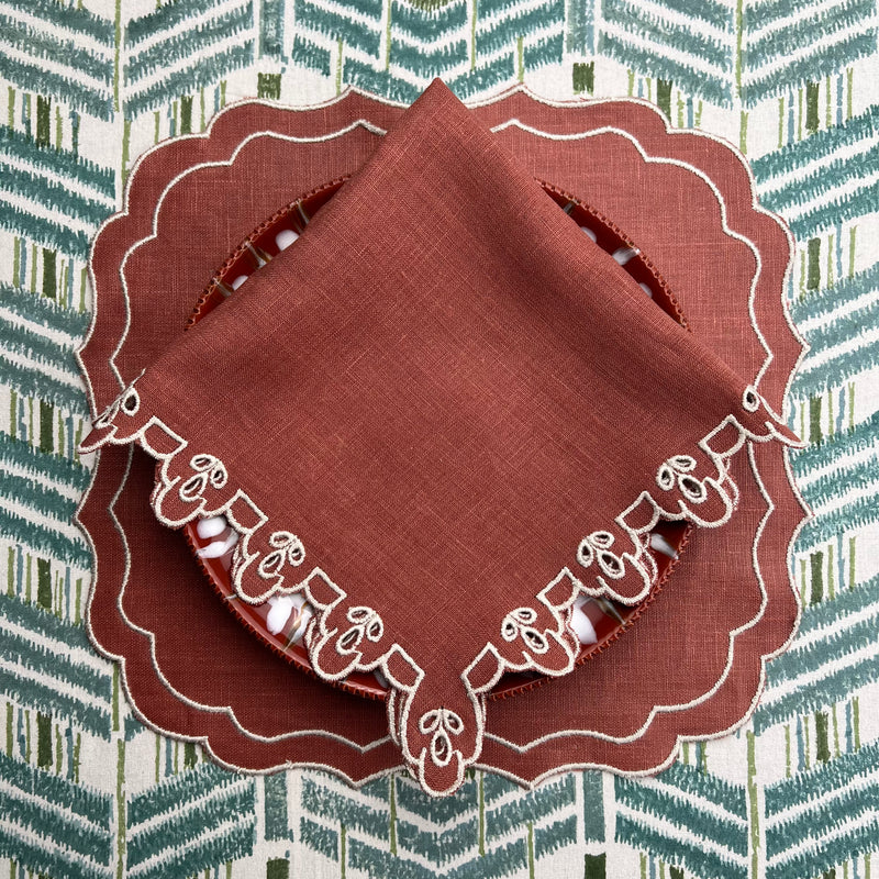 The ‘No Stain’ Scallop Set (Placemat & Napkin)